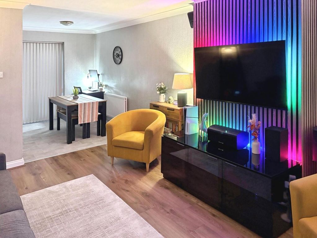 Property photo 2 of 25 Living Room