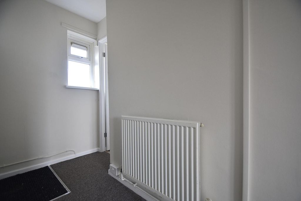 Property photo 2 of 5 Hallway