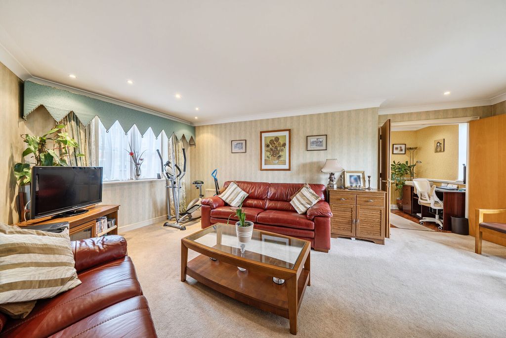 Property photo 2 of 17