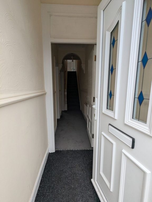 Property photo 2 of 28