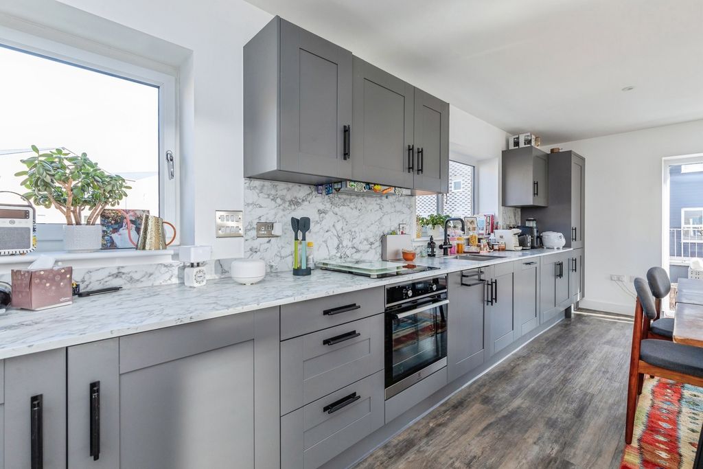 Property photo 2 of 16 Pbox-Img.Jpg