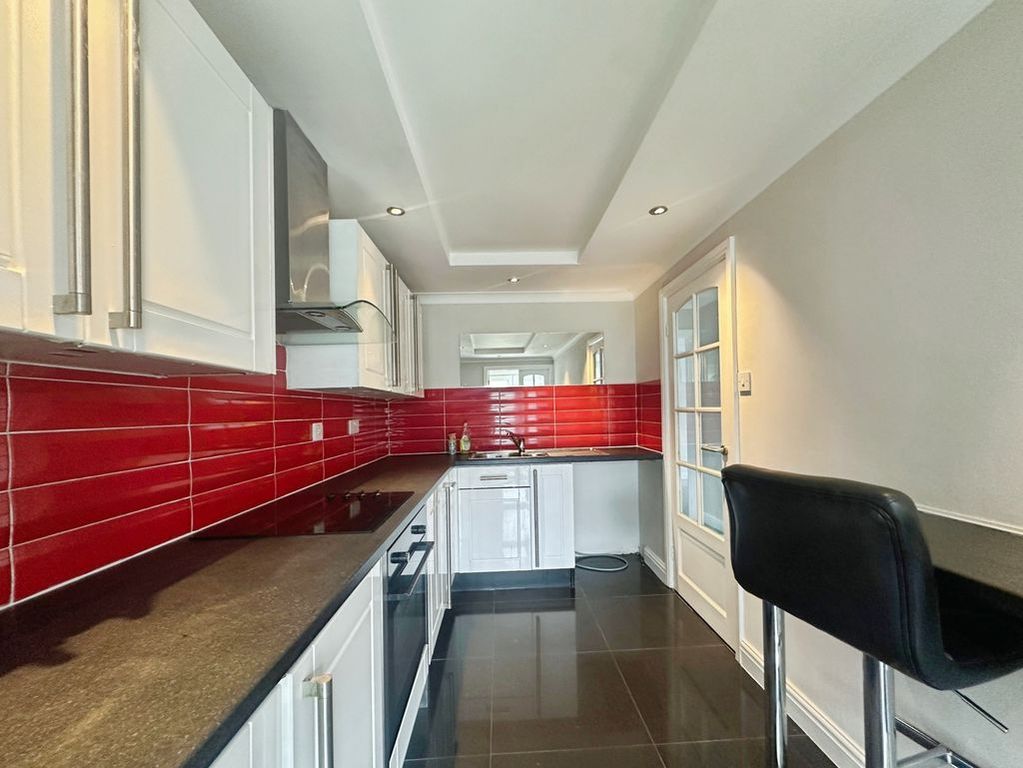 Property photo 3 of 6 Kitchen