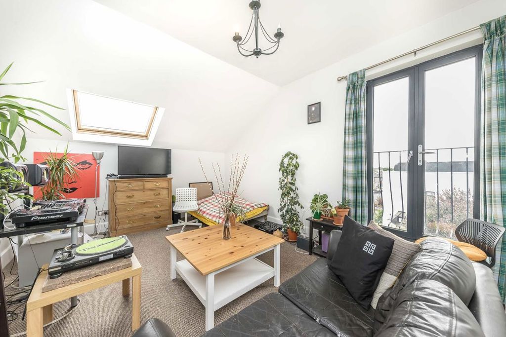 Property photo 2 of 5