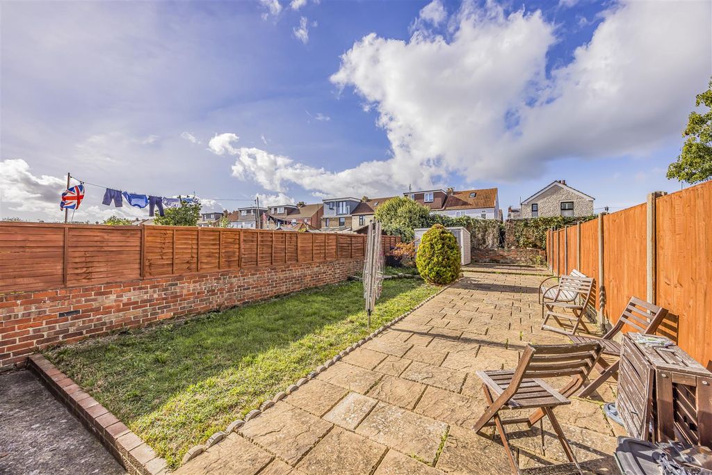 Property photo 3 of 19 109 Kensington Road, Portsmouth-Porticomarketing-S