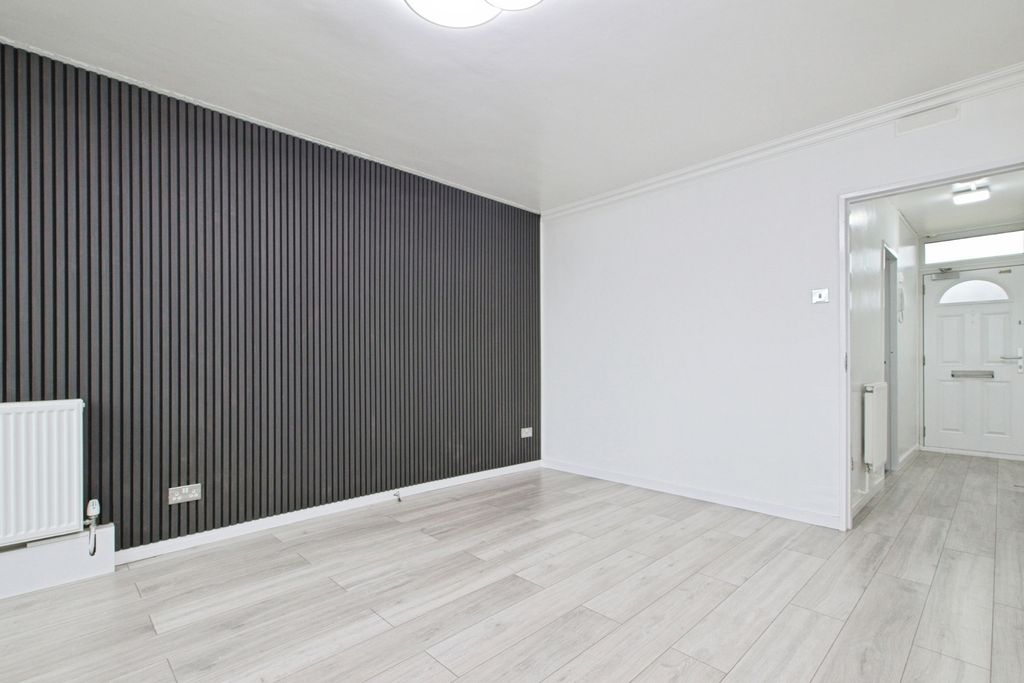 Property photo 3 of 19 Pbox-Img.Jpg