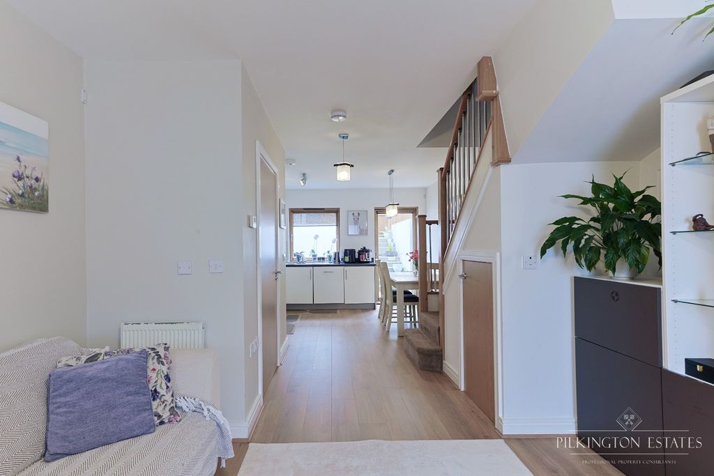 Property photo 3 of 12 4677565