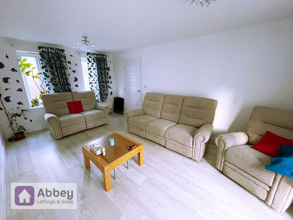 Property photo 2 of 18 Lounge