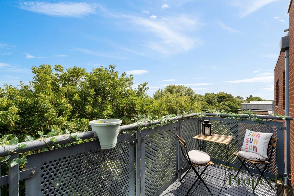 Property photo 2 of 12 Balcony