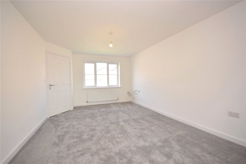 Property photo 2 of 18 Picture No. 01