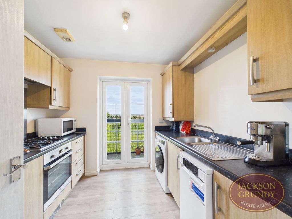 Property photo 3 of 12 Turners Gardens