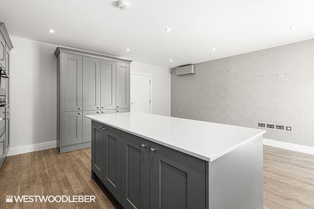 Property photo 3 of 30 Sanbachclose_13.Jpg