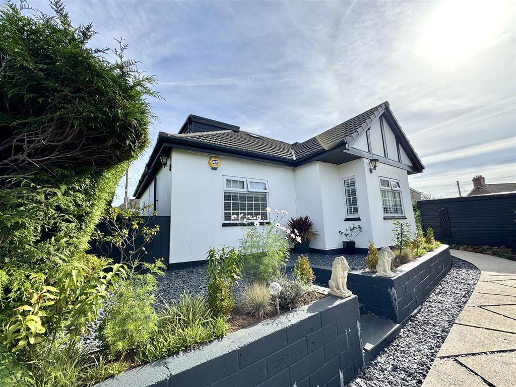 Property photo 1 of 29 Main Road