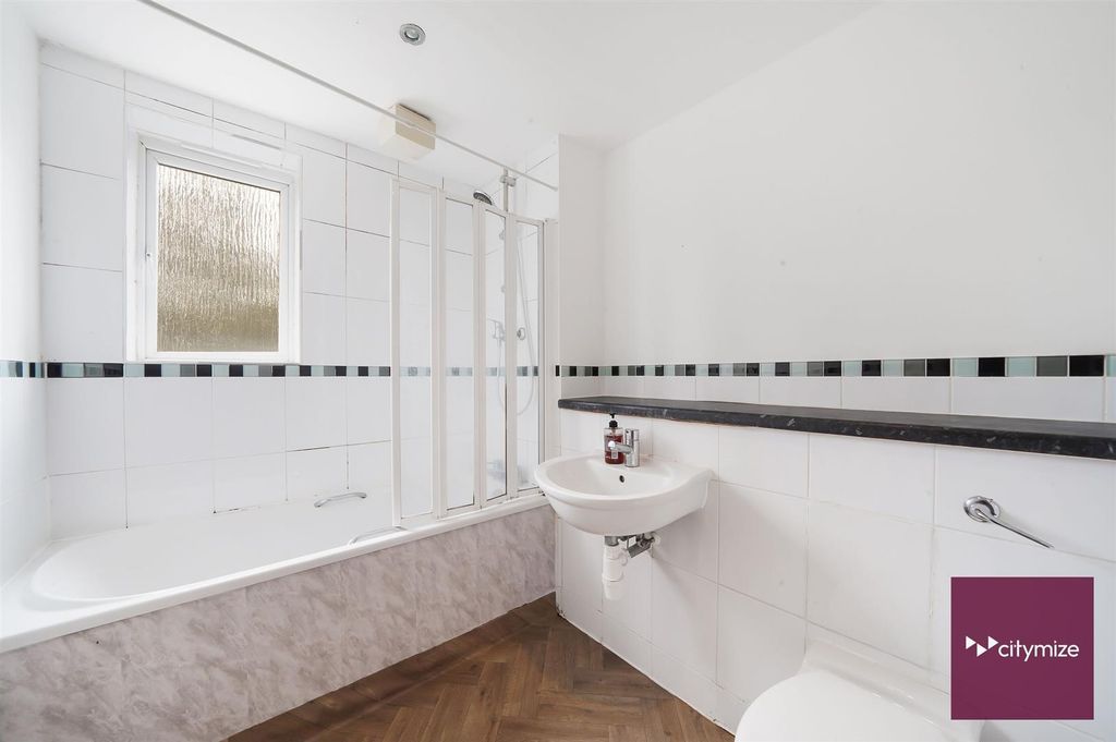 Property photo 1 of 15 Bathroom