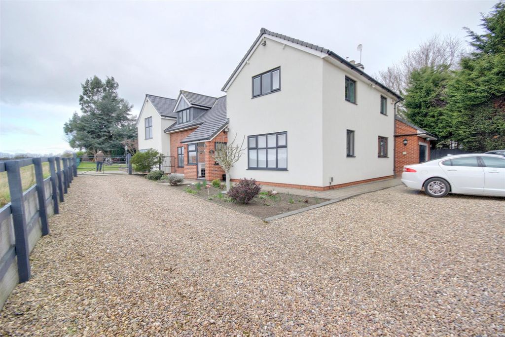 Property photo 2 of 56 Img_1963-Img_1965_Lzn.Jpg