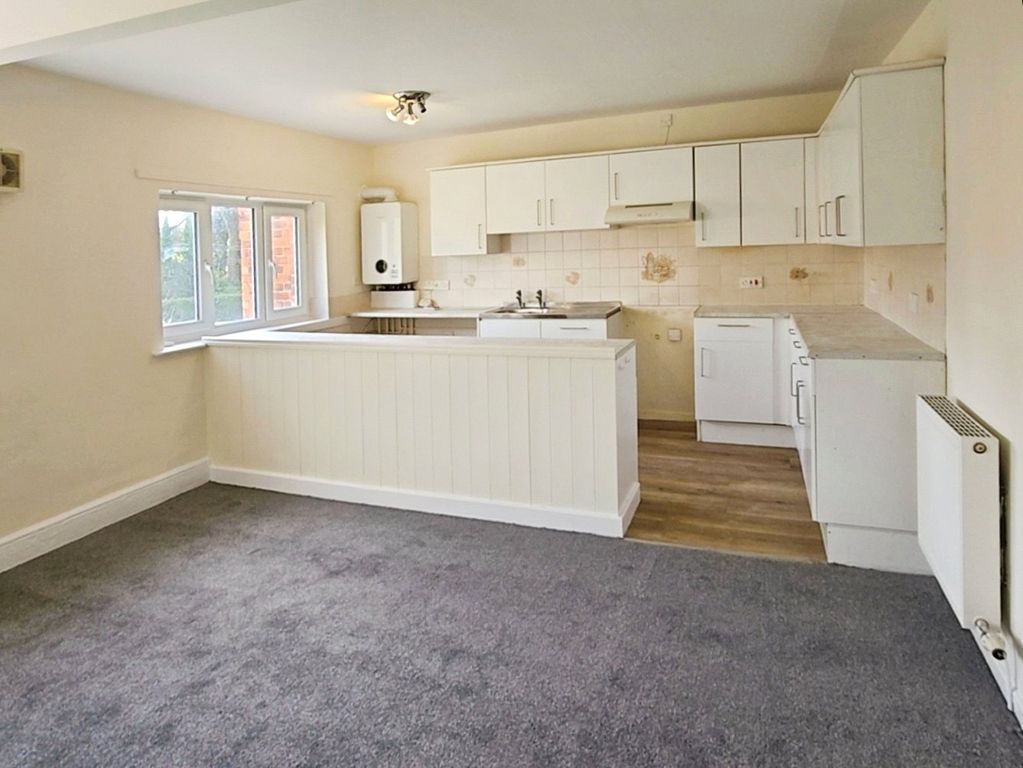 Property photo 2 of 9 Living Area