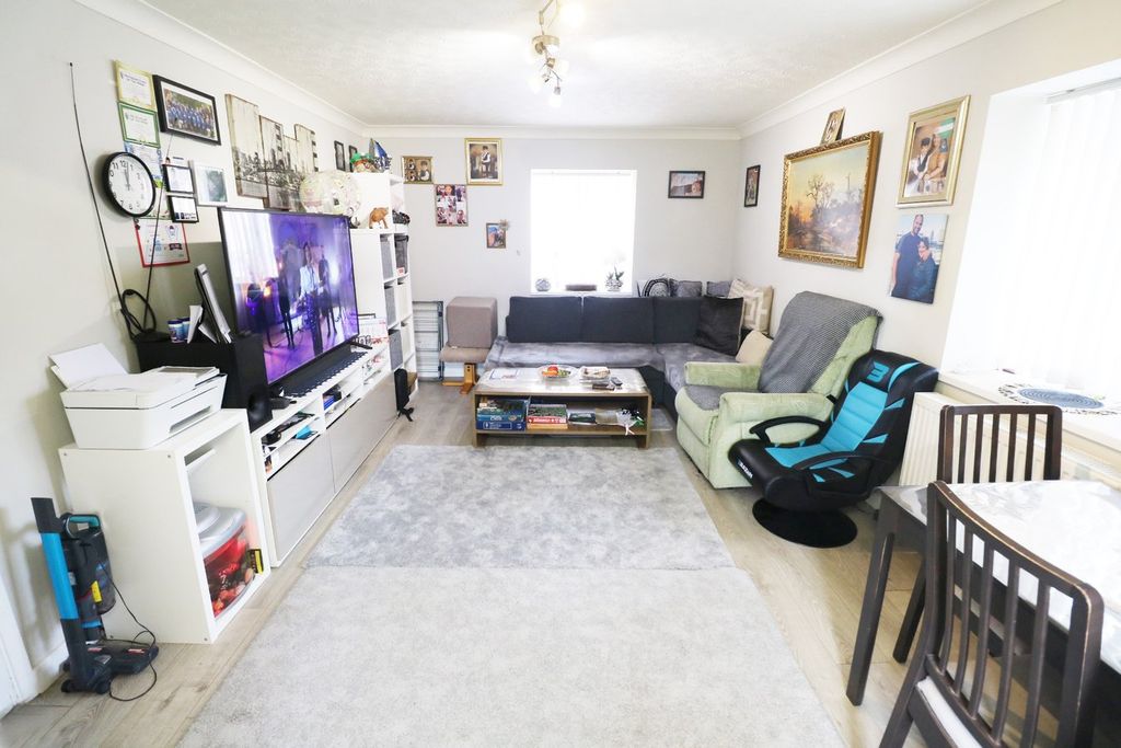 Property photo 3 of 19