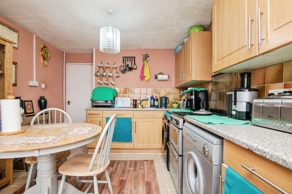 Property photo 3 of 17