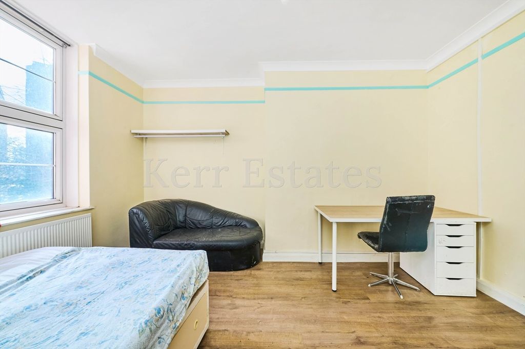 Property photo 3 of 12 Photo 7