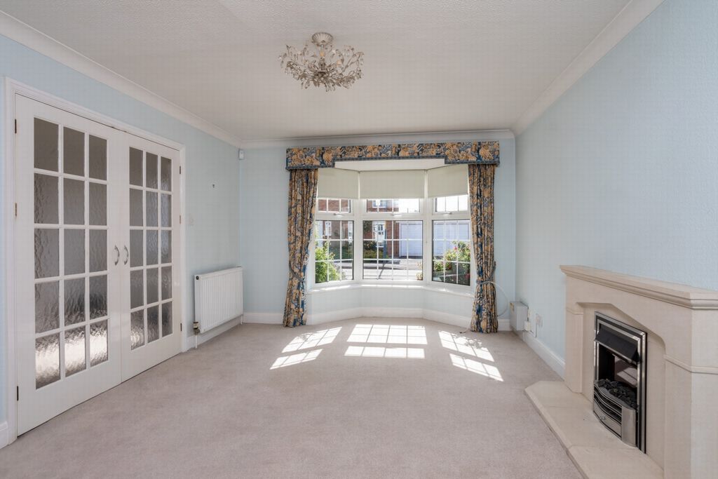 Property photo 2 of 16 Sitting Room