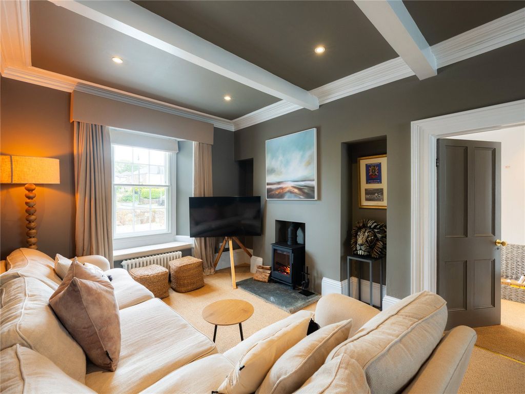 Property photo 3 of 28 Sitting Room