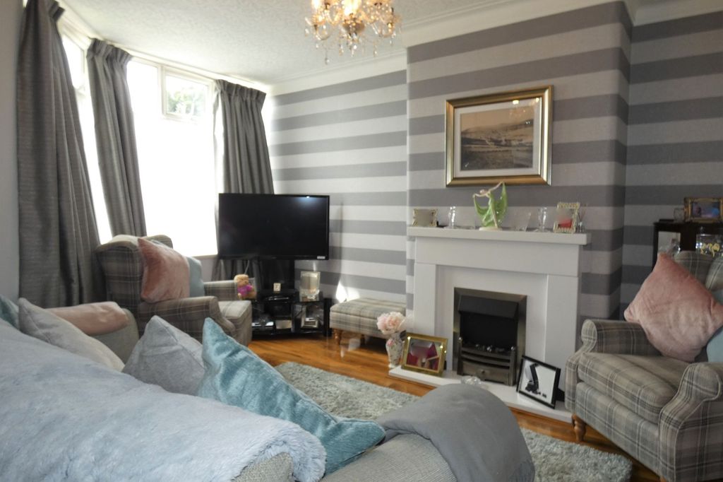 Property photo 2 of 27