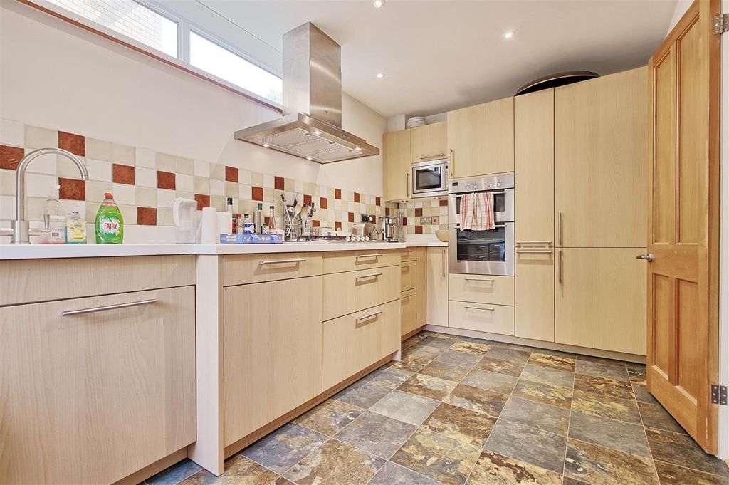 Property photo 2 of 20 Kitchen.Jpg