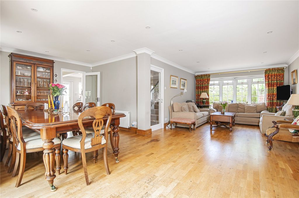 Property photo 2 of 30 Dining/Living Room