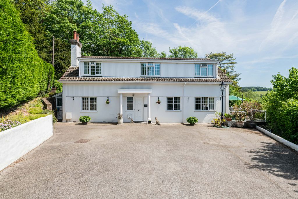 Property photo 1 of 31