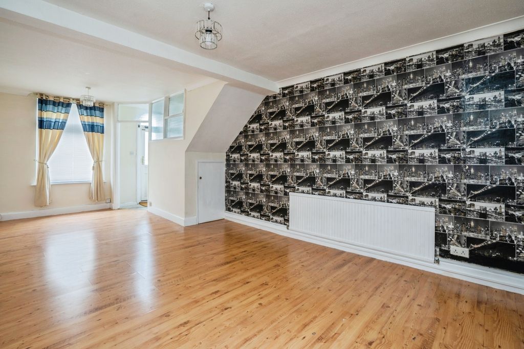 Property photo 3 of 18 Pbox-Img.Jpg