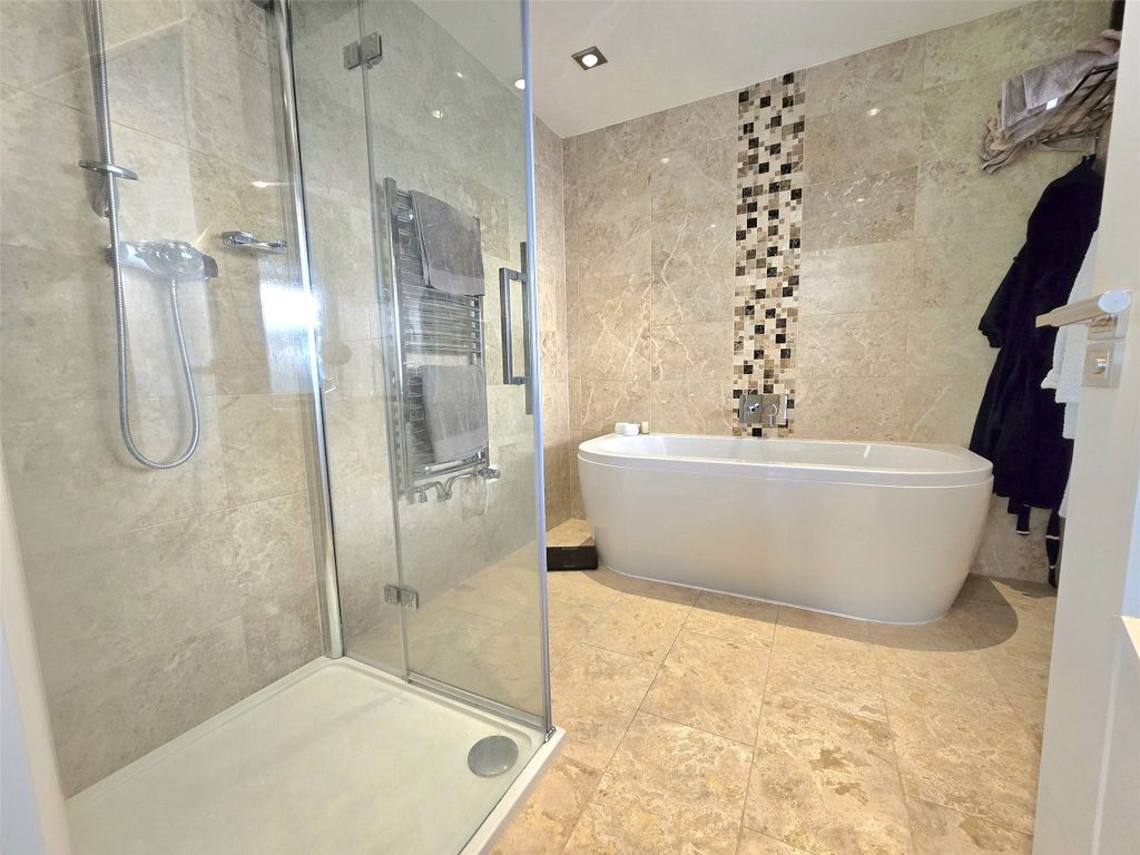 Property photo 3 of 30 Ensuite
