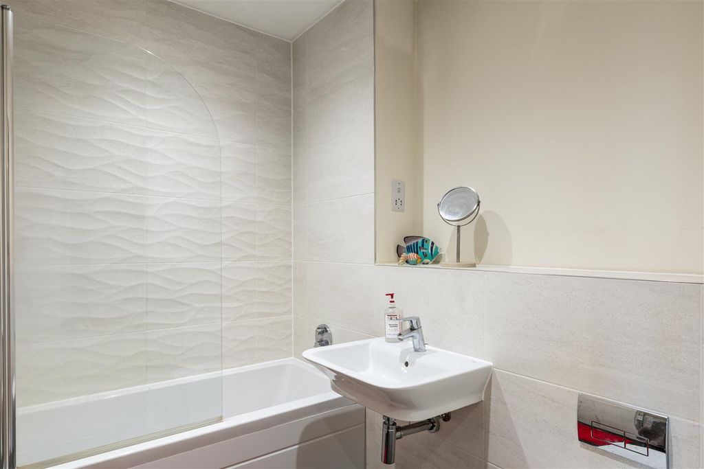 Additional image 15 of 2 bed flat for saleRenfields, Haywards Heath RH16