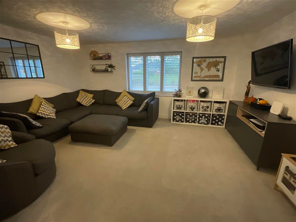 Property photo 3 of 10 Lounge