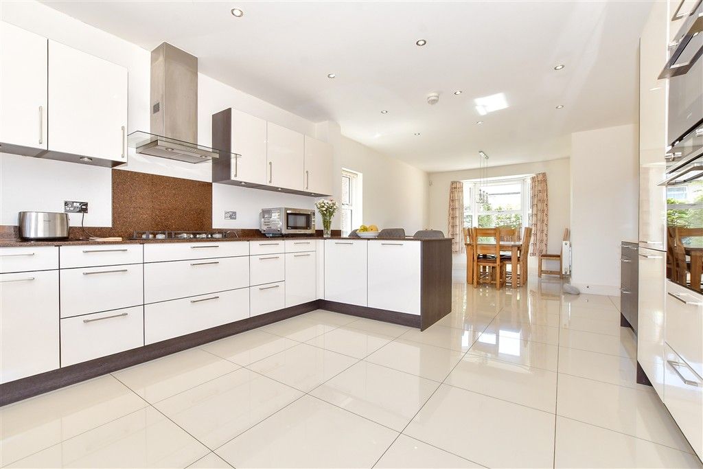 Property photo 3 of 8 Kitchen/Dining Room