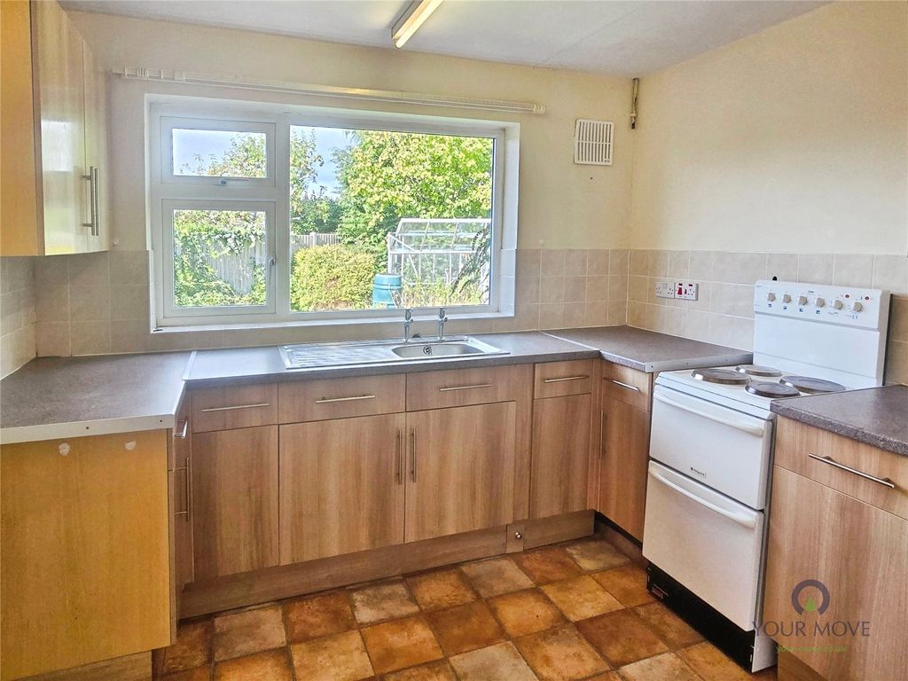 Property photo 3 of 9 Kitchen