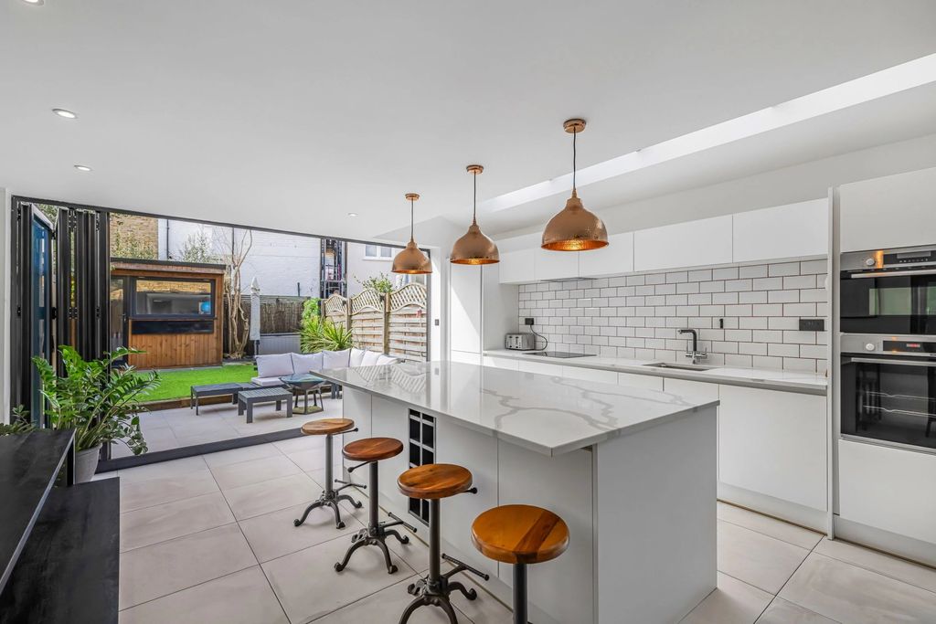 Property photo 3 of 21