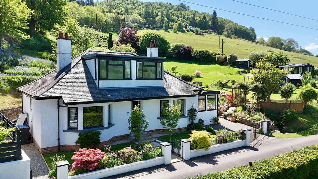 Property photo 1 of 42