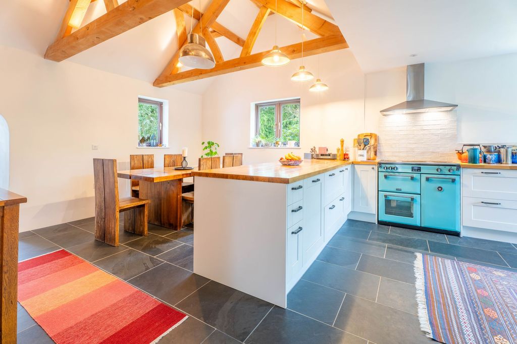 Property photo 3 of 49