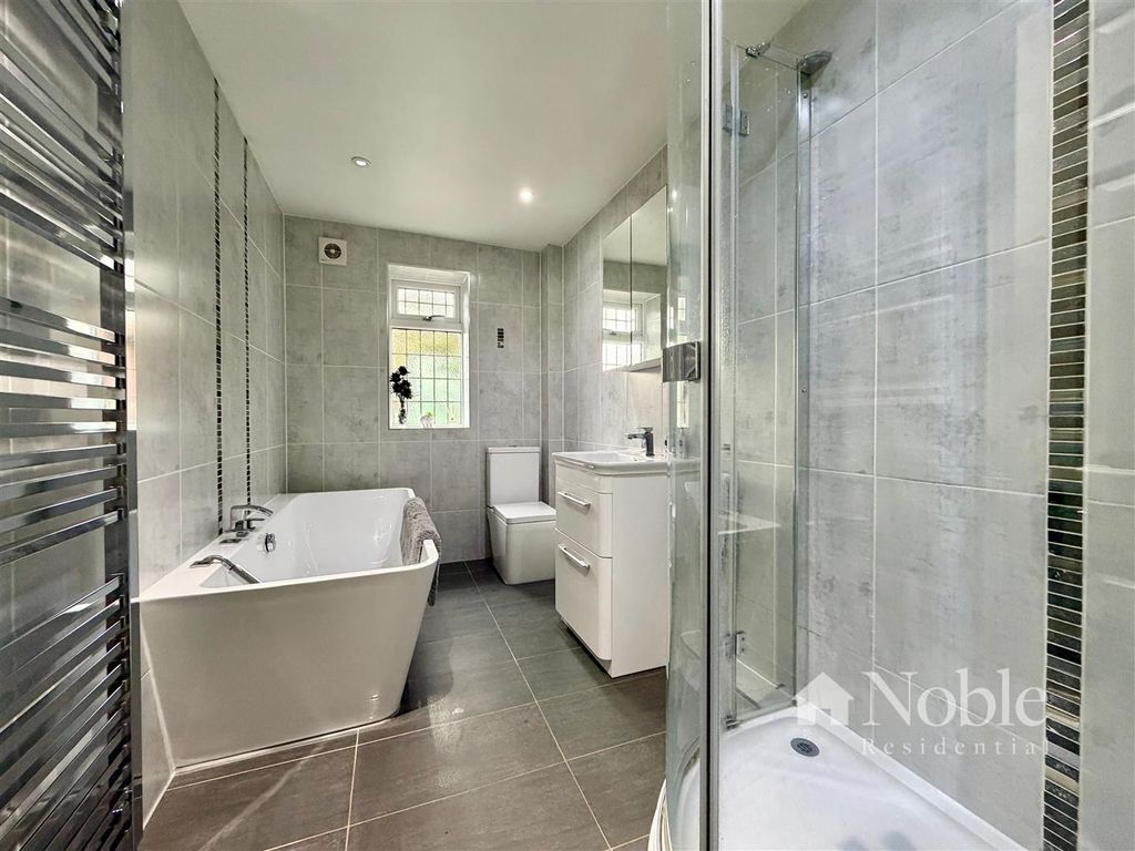 Property photo 3 of 21 Bathroom