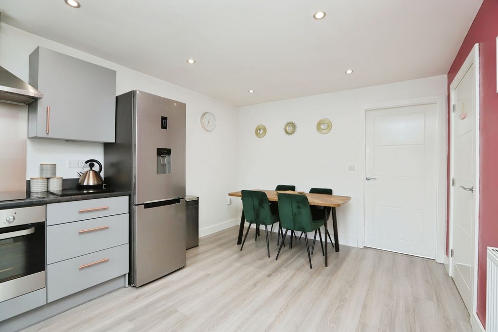 Property photo 2 of 16 Kitchen/Dining Room