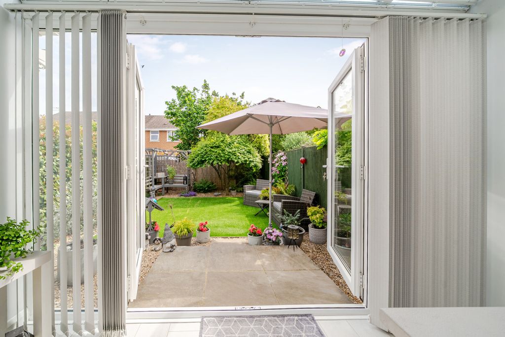 Property photo 3 of 12 Conservatory