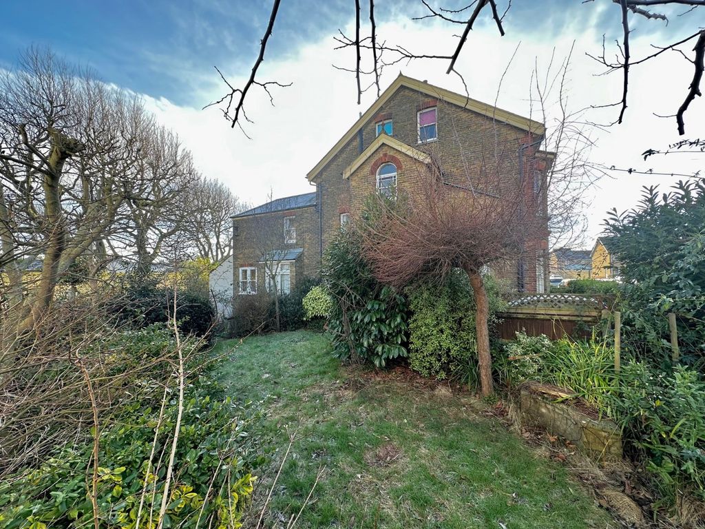 Property photo 3 of 19 Picture No. 15