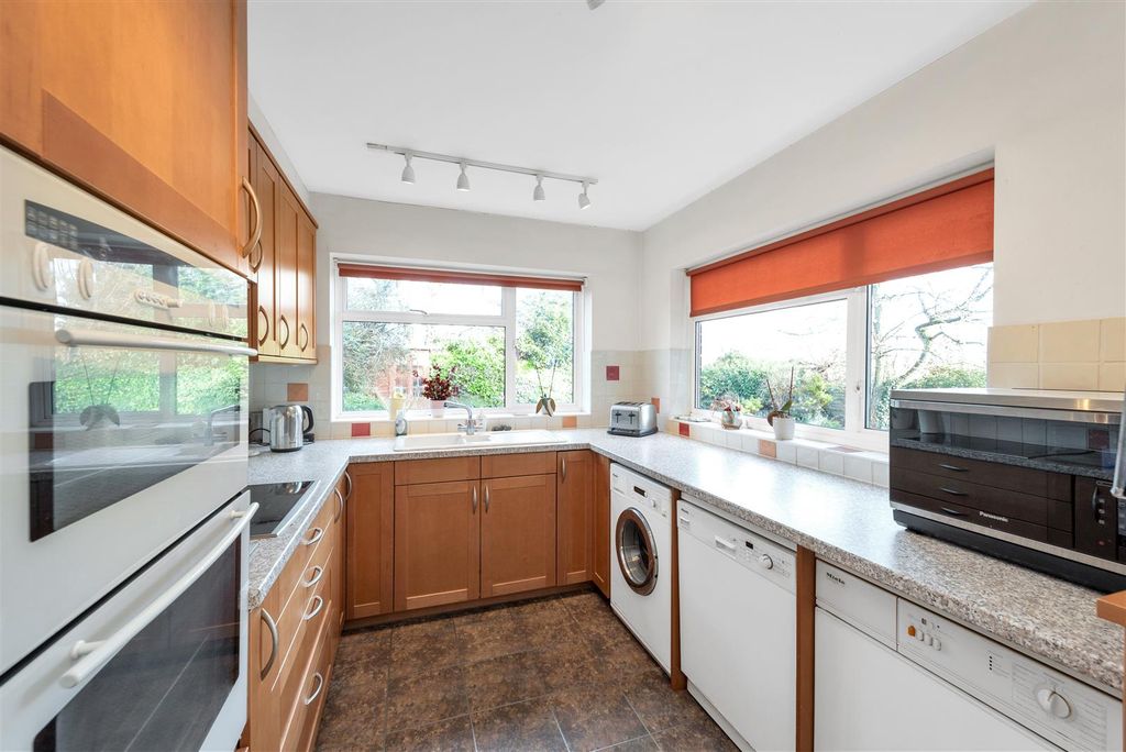 Property photo 2 of 12 26-Shepherds-Way04.Jpg