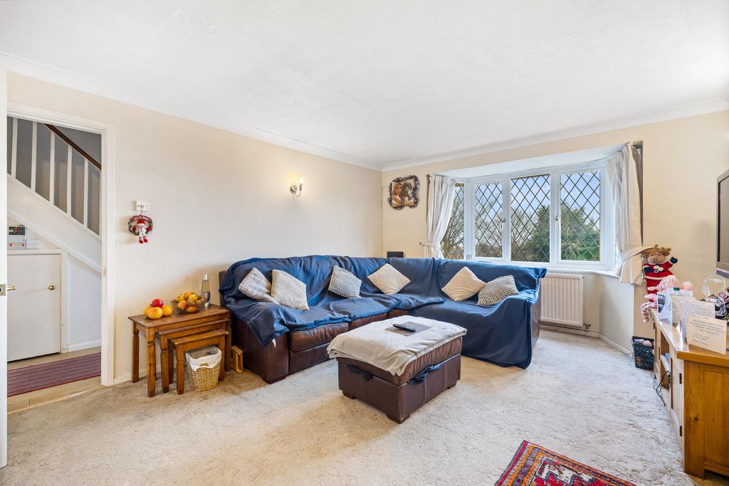 Property photo 3 of 18 Living Room