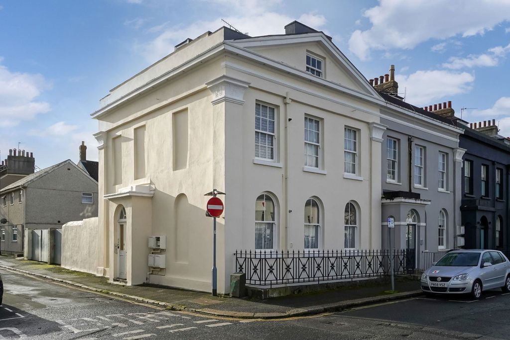 Property photo 1 of 20