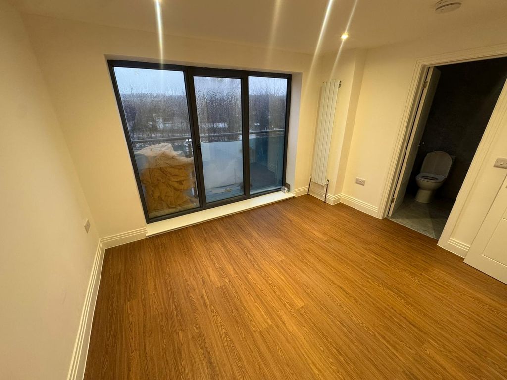 Property photo 3 of 6 Gallery