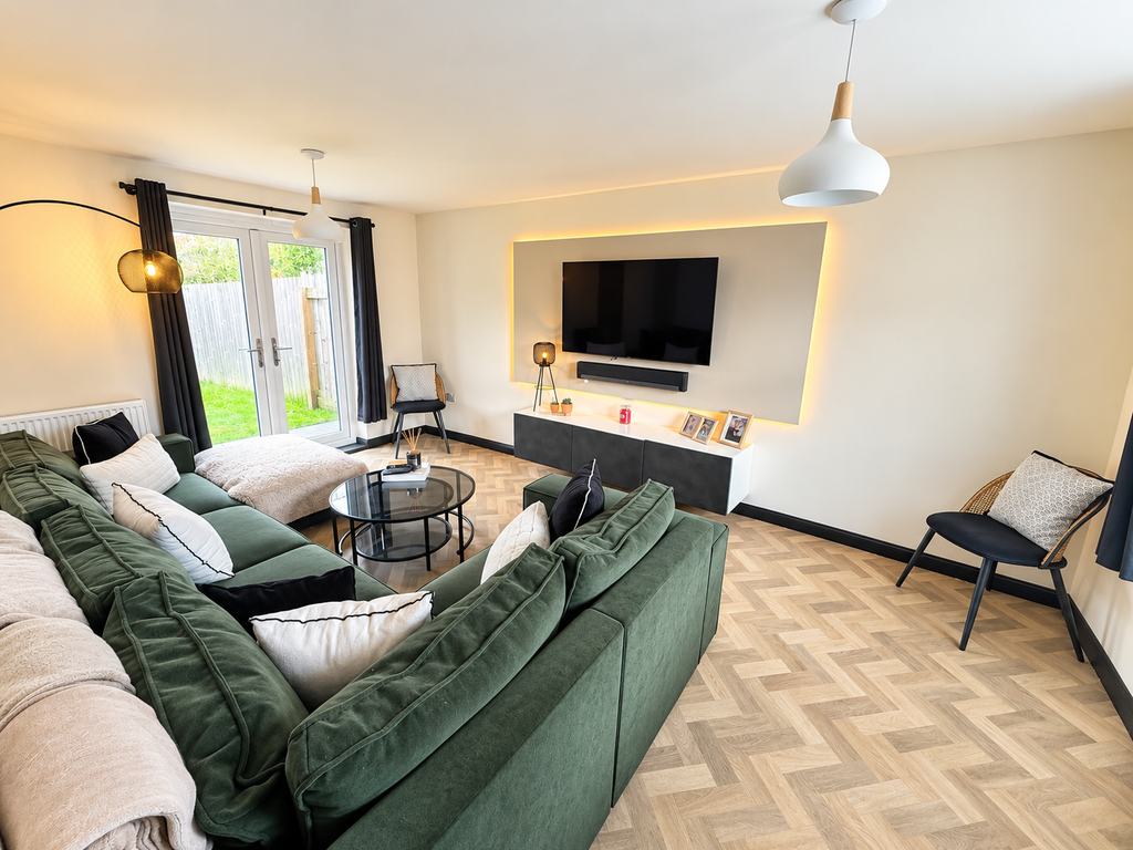 Property photo 3 of 17 Lounge