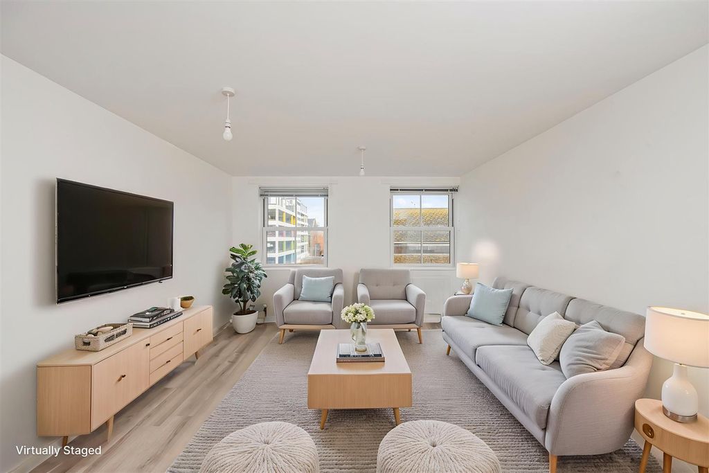 Property photo 1 of 17 Montague-Street