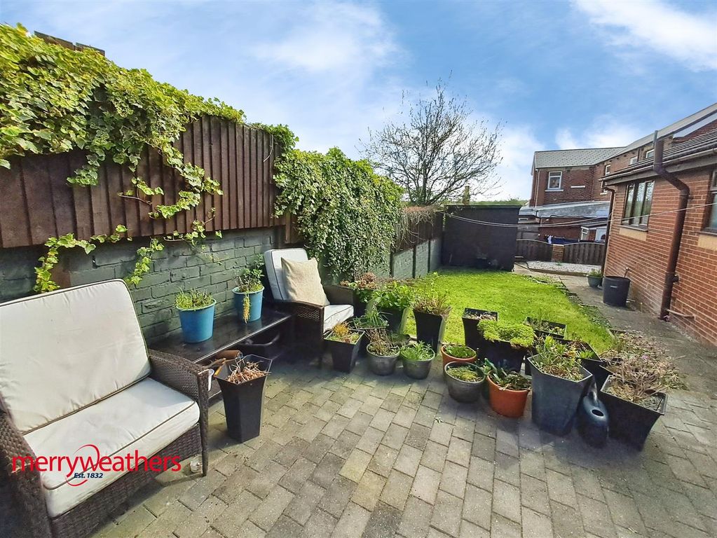 Property photo 3 of 9 Outside