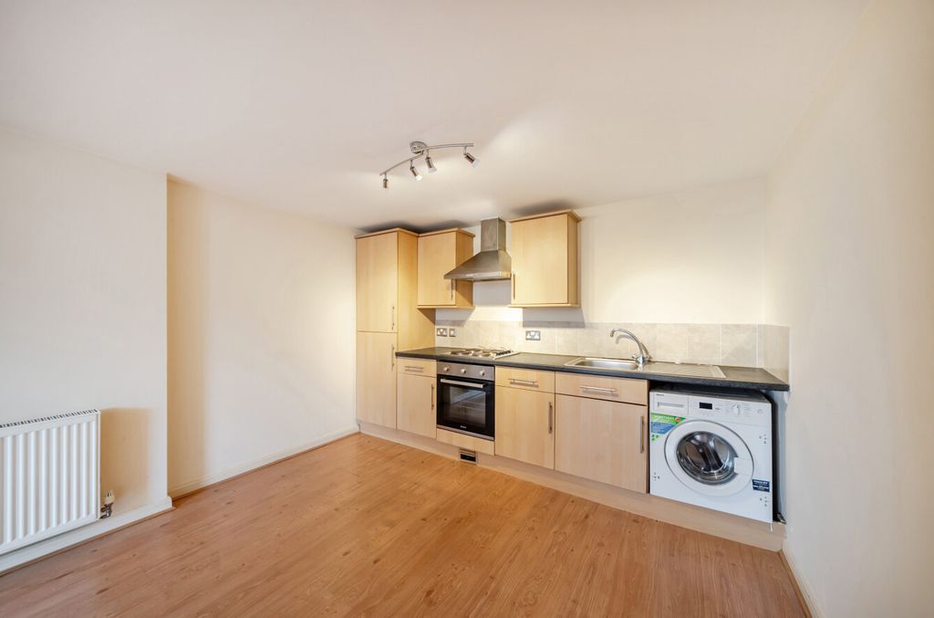 Property photo 2 of 12 1445856-9-69d9203...