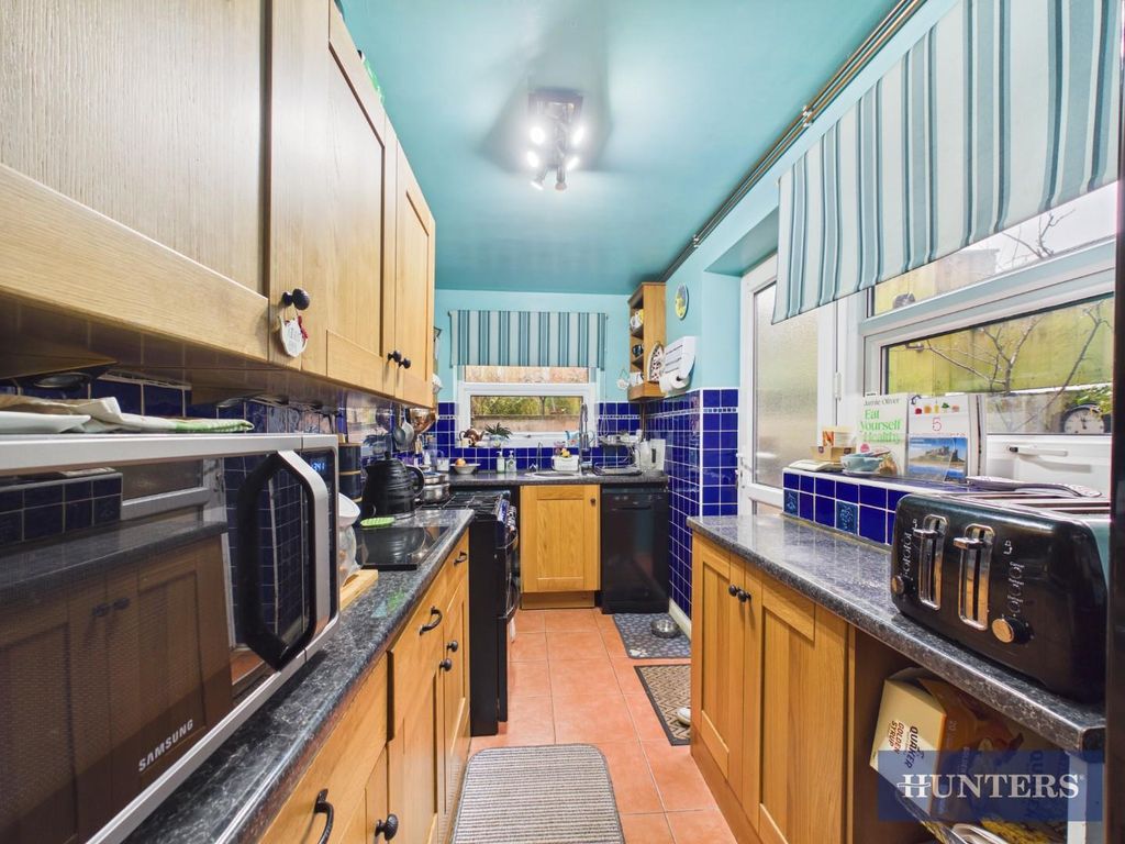 Property photo 3 of 18 Kitchen